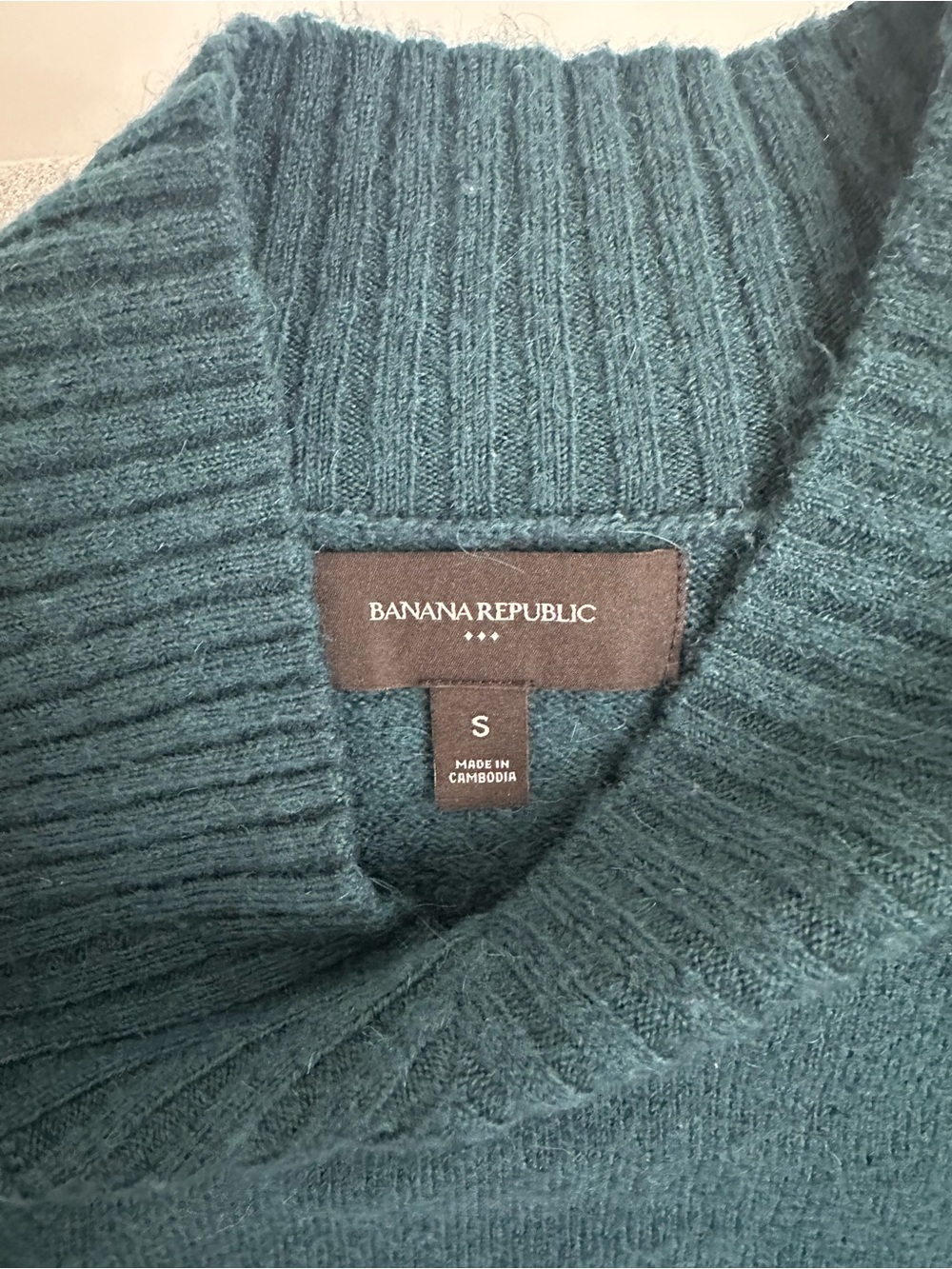 Banana Republic Teal V-Neck Sweater - Small